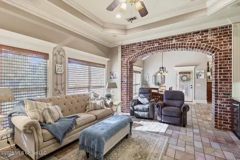 Living - 514 North St, Brandon, MS 39042 photo 2 of 2