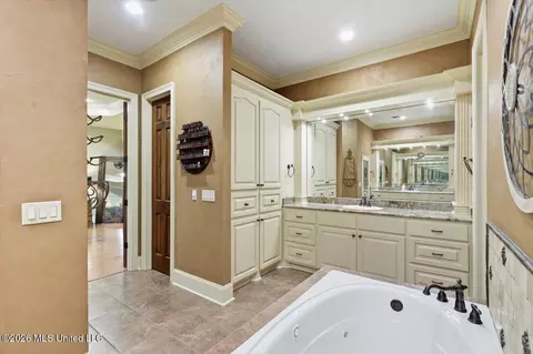 Bath - 514 North St, Brandon, MS 39042 photo 6 of 7