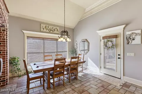 Dining - 514 North St, Brandon, MS 39042 photo 2 of 3