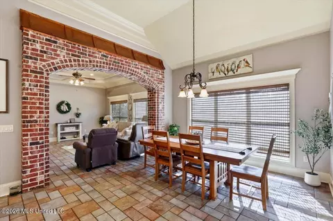 Dining - 514 North St, Brandon, MS 39042 photo 3 of 3