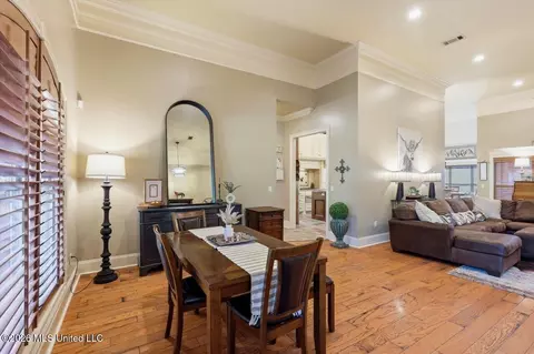 Dining - 514 North St, Brandon, MS 39042 photo 1 of 3