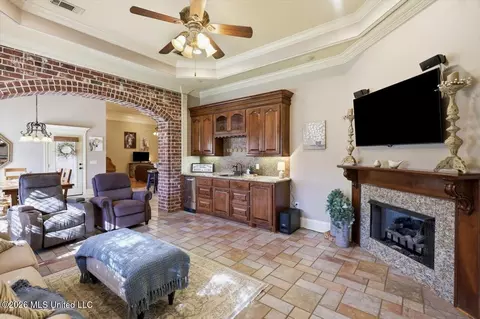 Living - 514 North St, Brandon, MS 39042 photo 1 of 2