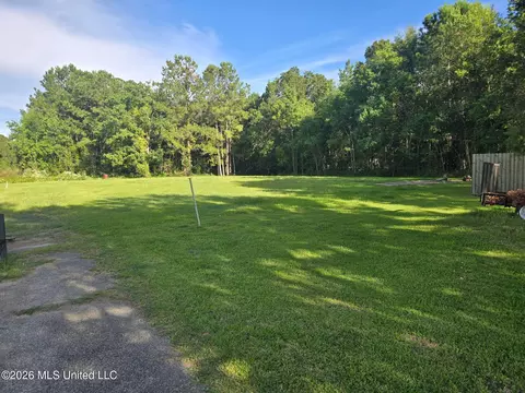 1021 Hubbard St, Waveland, MS 39576