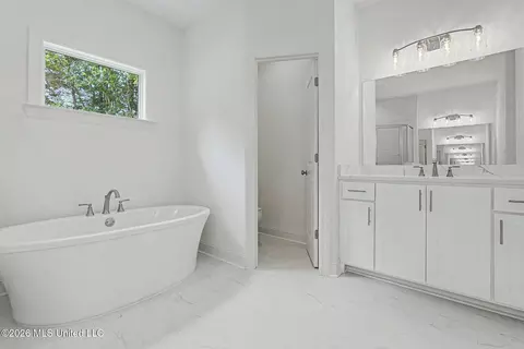 Bath - 3125 Wilders Way, Hernando, MS 38632 photo 3 of 5