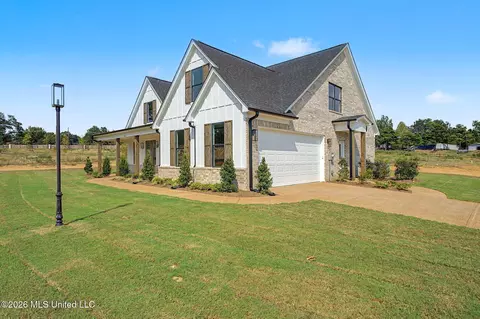 Exterior - 3180 Wilders Way, Hernando, MS 38632 photo 4 of 8