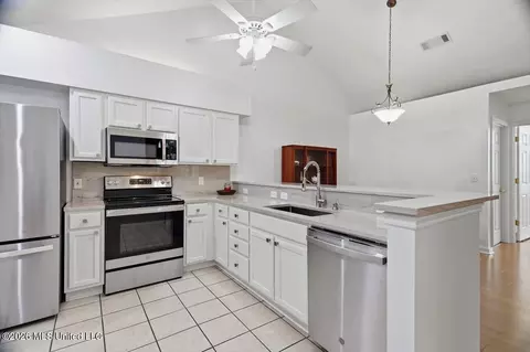 Kitchen - 1114 Gerrits Lndg, Brandon, MS 39047 photo 1 of 2