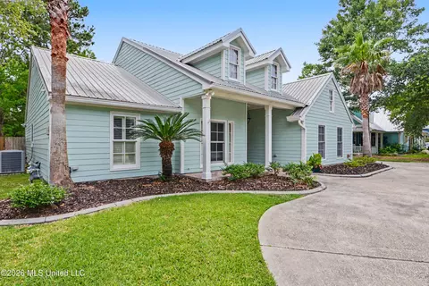 179 Blue Heron Cv, Waveland, MS 39576