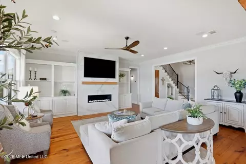 Living - 149 Harbor View Dr, Madison, MS 39110 photo 2 of 5