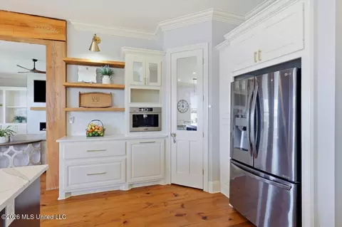 Kitchen - 149 Harbor View Dr, Madison, MS 39110 photo 7 of 7