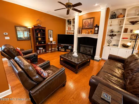 Living - 6333 Carson Dr, Olive Branch, MS 38654 photo 1 of 2