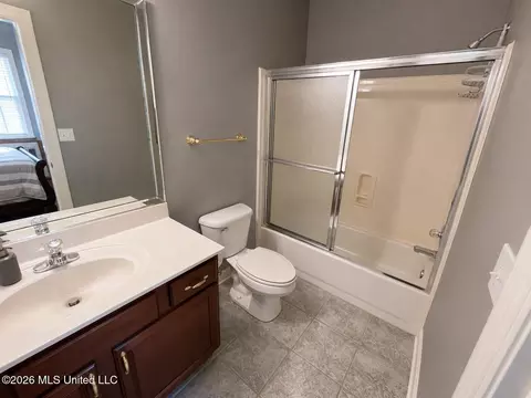 Bath - 6333 Carson Dr, Olive Branch, MS 38654 photo 2 of 4