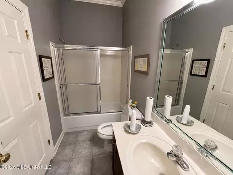 Bath - 6333 Carson Dr, Olive Branch, MS 38654 photo 1 of 4