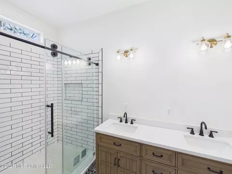 Bath - 812 Gillespie St, Jackson, MS 39202 photo 1 of 4