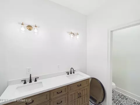 Bath - 812 Gillespie St, Jackson, MS 39202 photo 3 of 4