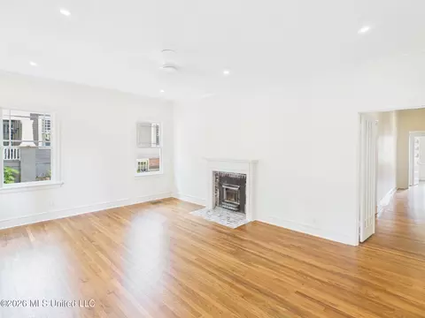 Living - 812 Gillespie St, Jackson, MS 39202 photo 1 of 5