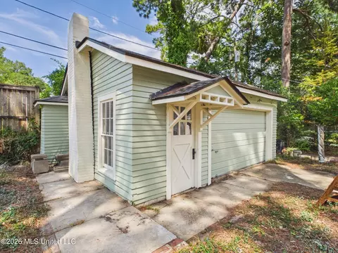 Exterior - 812 Gillespie St, Jackson, MS 39202 photo 6 of 9