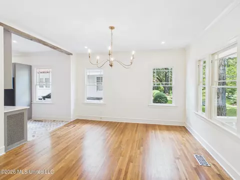 Dining - 812 Gillespie St, Jackson, MS 39202 photo 1 of 1