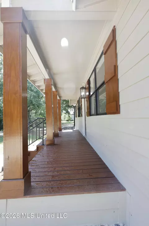 Exterior - 1093 Mccomb Hville Rd, Mccomb, MS 39648 photo 1 of 4