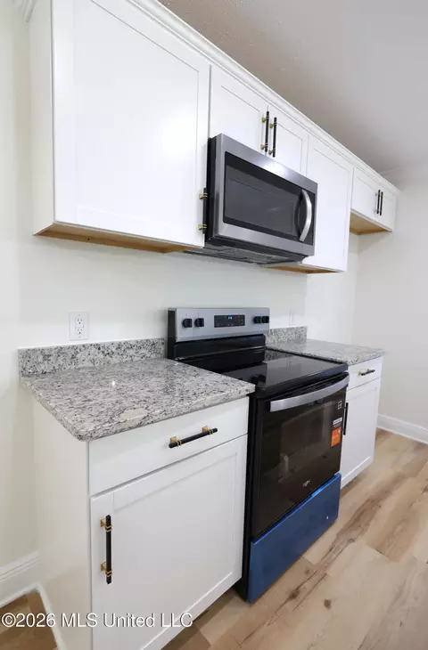 Kitchen - 1093 Mccomb Hville Rd, Mccomb, MS 39648 photo 4 of 5