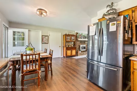 Dining - 83 County Road 523, Como, MS 38619 photo 1 of 1