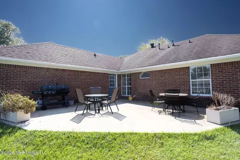 Exterior - 12 Windwood Cv, Flowood, MS 39232 photo 2 of 9