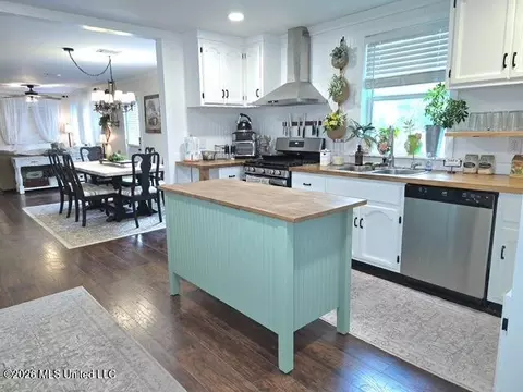 Kitchen - 220 W Batson Ave, Wiggins, MS 39577 photo 1 of 1