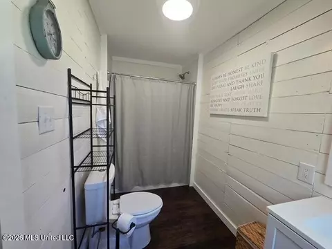 Bath - 220 W Batson Ave, Wiggins, MS 39577 photo 1 of 2