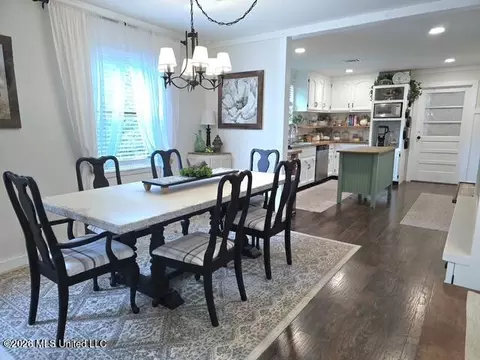 Dining - 220 W Batson Ave, Wiggins, MS 39577 photo 2 of 2