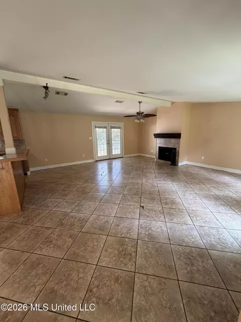 Living - 734 Akaka Ct, Diamondhead, MS 39525 photo 2 of 3