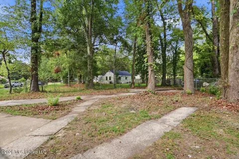 Exterior - 150 Sewanee Dr, Jackson, MS 39209 photo 3 of 4