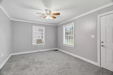 Living - 153 Sewanee Dr, Jackson, MS 39209 photo 2 of 4