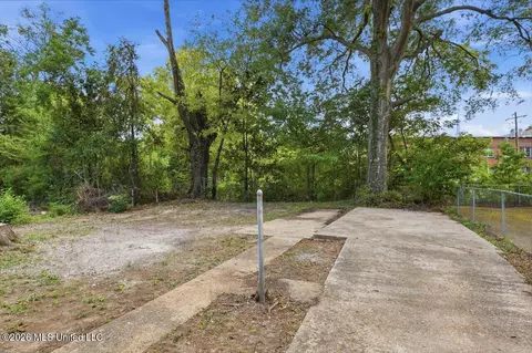 Exterior - 153 Sewanee Dr, Jackson, MS 39209 photo 3 of 4
