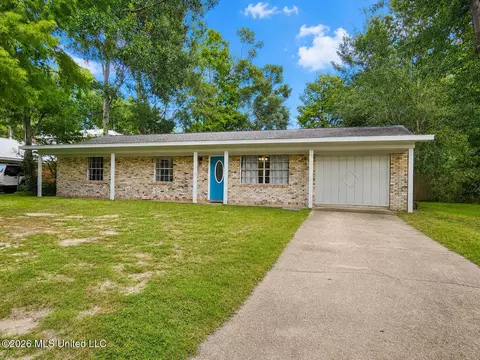 225 Eastland Blvd, Ocean Springs, MS 39564