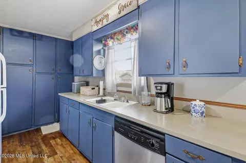 Kitchen - 115 Midway Trl, Lena, MS 39094 photo 1 of 5