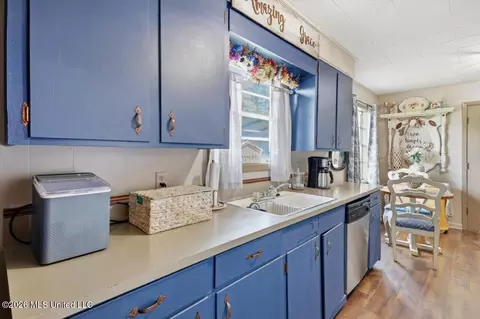 Kitchen - 115 Midway Trl, Lena, MS 39094 photo 3 of 5