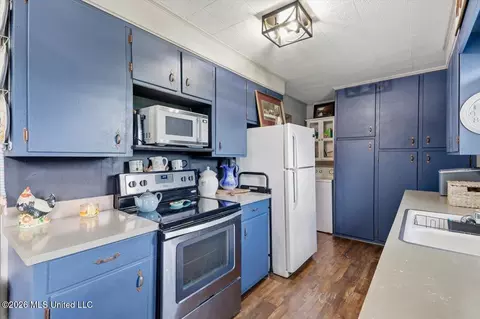 Kitchen - 115 Midway Trl, Lena, MS 39094 photo 4 of 5