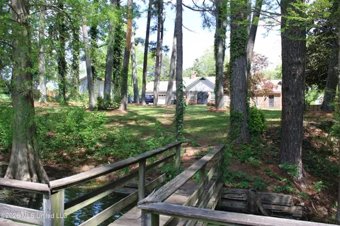 Exterior - 220 Flushing Cv, Hernando, MS 38632 photo 9 of 10