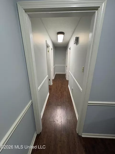 Entry Way - 220 Flushing Cv, Hernando, MS 38632 photo 2 of 4