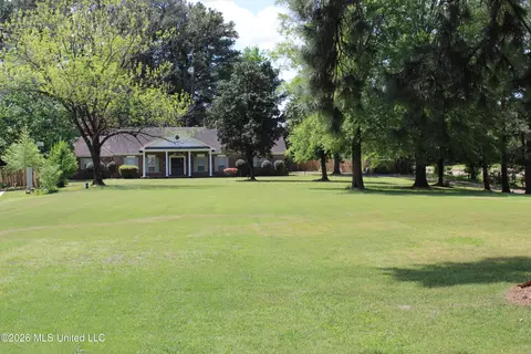 Exterior - 220 Flushing Cv, Hernando, MS 38632 photo 2 of 10