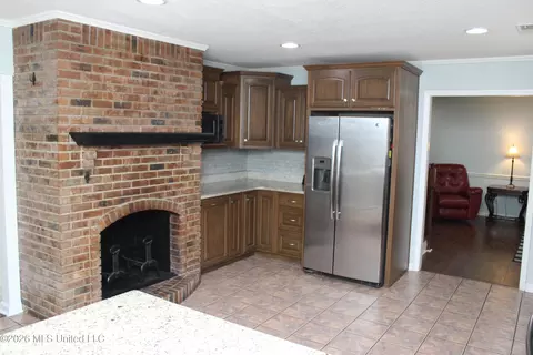 Kitchen - 220 Flushing Cv, Hernando, MS 38632 photo 2 of 4