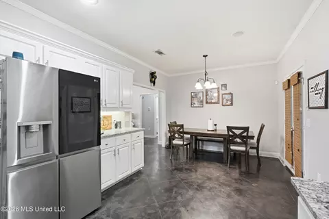 Dining - 131 Ashton Dr, Brandon, MS 39047 photo 2 of 2