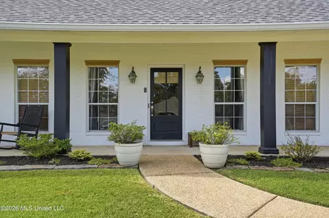 Exterior - 131 Ashton Dr, Brandon, MS 39047 photo 2 of 8