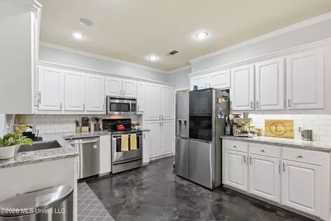 Kitchen - 131 Ashton Dr, Brandon, MS 39047 photo 1 of 1