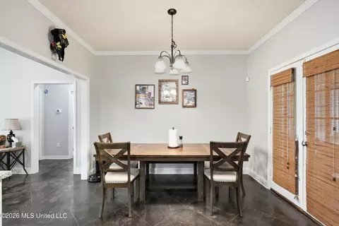 Dining - 131 Ashton Dr, Brandon, MS 39047 photo 1 of 2