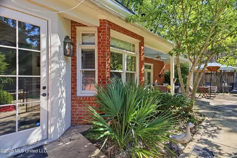 Exterior - 5122 Canton Heights Dr, Jackson, MS 39211 photo 5 of 10