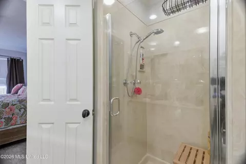 Bath - 5122 Canton Heights Dr, Jackson, MS 39211 photo 5 of 8