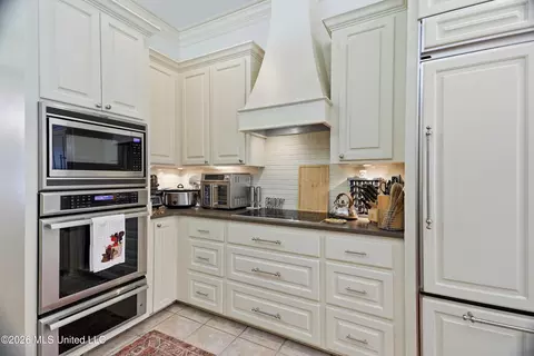 Kitchen - 5122 Canton Heights Dr, Jackson, MS 39211 photo 4 of 4
