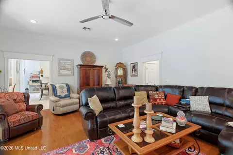 Living - 5122 Canton Heights Dr, Jackson, MS 39211 photo 2 of 2