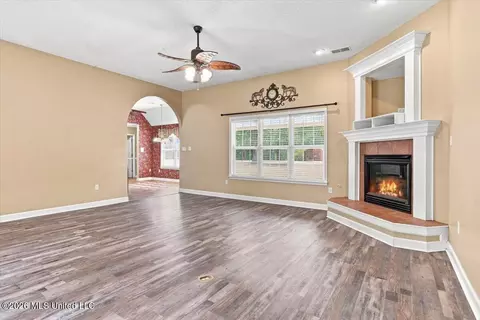 Living - 282 Douglas Rd, Hernando, MS 38632 photo 6 of 9