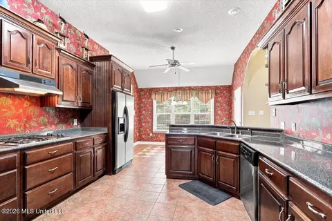 Kitchen - 282 Douglas Rd, Hernando, MS 38632 photo 3 of 3